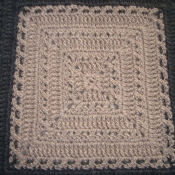 HAND CROCHET BABY BLANKET - Picture 4 of 7